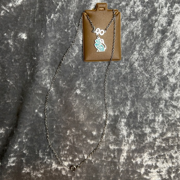 RARE VTG DEADSTOCK 80s SILVER LEO HOROSCOPE NECKLACE - Picture 2 of 2